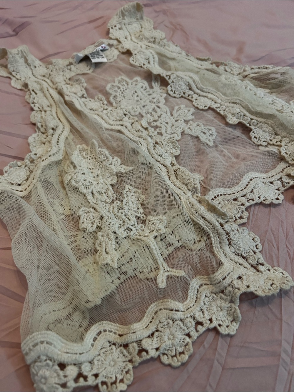 Pinky Cream Crochet Lace Overlay Vest. Size L - Picture 4 of 6
